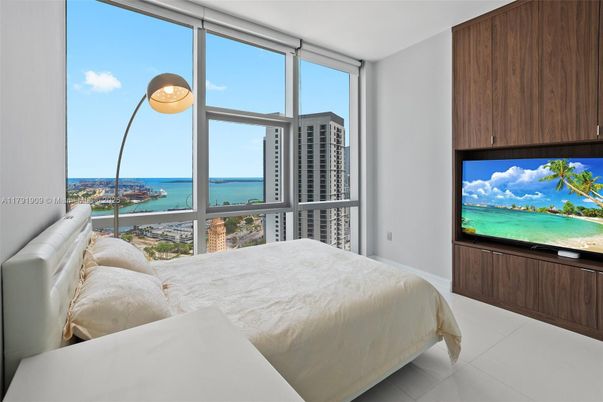 Bedroom, Interior, Water