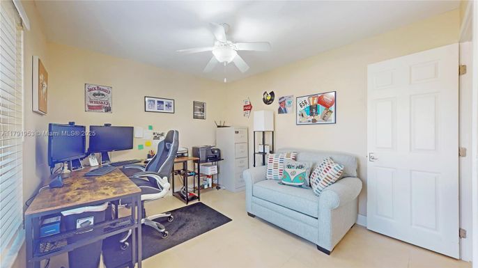 Home Office, Interior