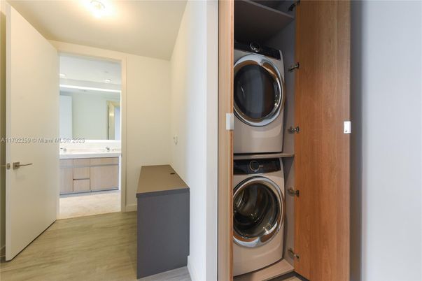 Interior, Utility Closets, Washer, Wood Texture Flooring