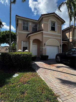 Attached, Exterior, Facade, Mediterranean