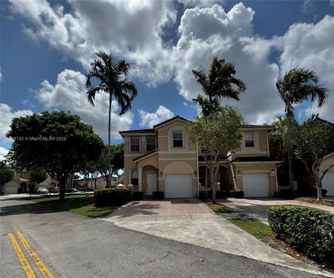 Attached, Exterior, Facade, Mediterranean
