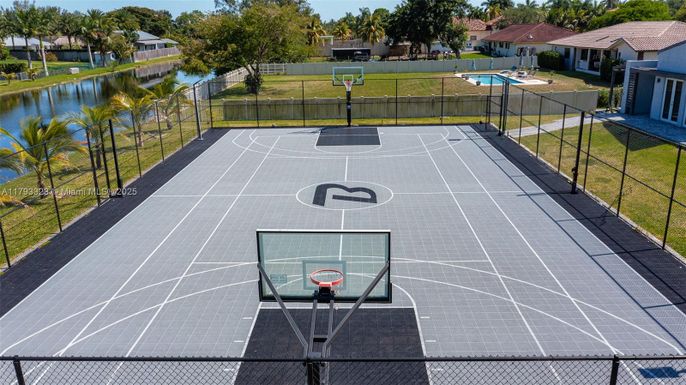 Exterior, Tennis Courts, Water