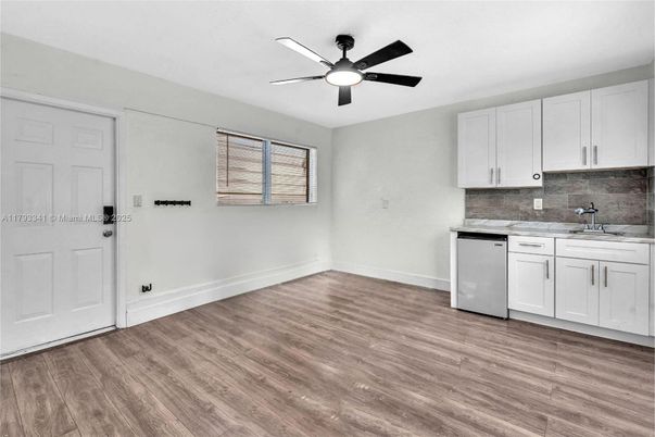 Empty room, Interior, Kitchen, Wood Texture Flooring