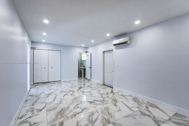 Empty room, Interior, Marble, Recessed Lighting