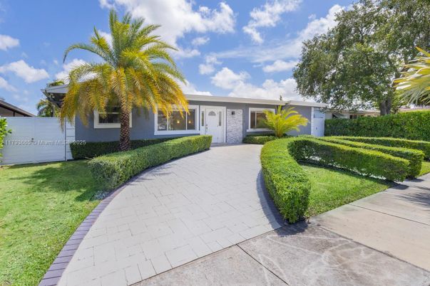 Backyard, Exterior, Facade, Ranch