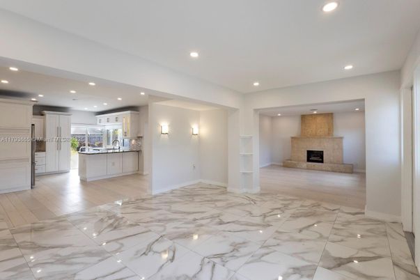 Fireplace, Interior, Kitchen, Marble, Recessed Lighting