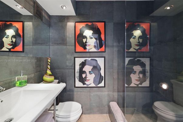 Bathroom, Interior, Recessed Lighting