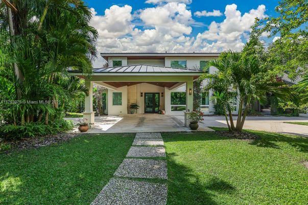Backyard, Exterior, Facade, Modern
