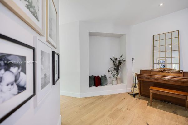 Interior, Piano, Recessed Lighting, Wood Texture Flooring