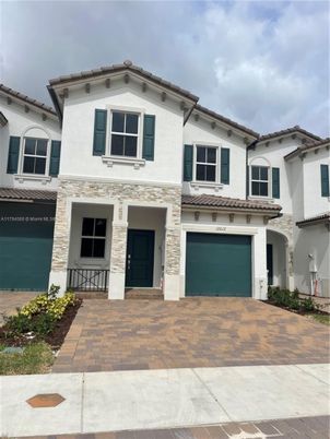 Attached, Exterior, Facade, Rowhouse