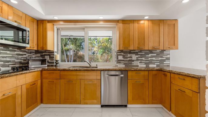 Interior, Kitchen, Marble, Recessed Lighting, Stainless Steel Appliances