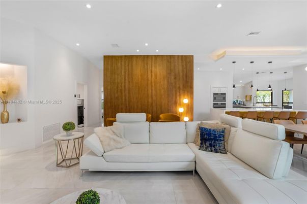 Dining room, Interior, Kitchen, Living room, Pendant Lights, Recessed Lighting, Stainless Steel Appliances