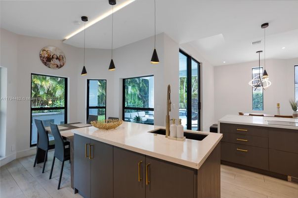 Dining room, Interior, Kitchen, Pendant Lights, Recessed Lighting, Wood Texture Flooring