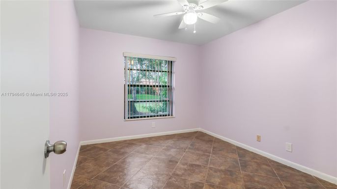 Empty room, Interior