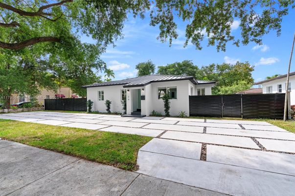 Backyard, Exterior, Facade, Ranch
