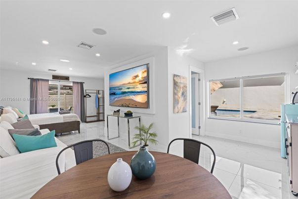 Dining room, Interior, Living room, Recessed Lighting