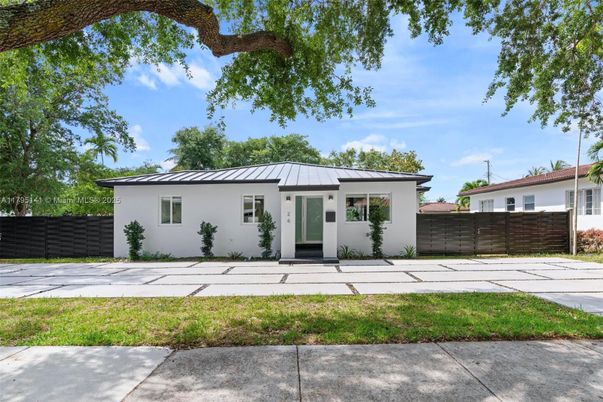 Backyard, Exterior, Facade, Ranch