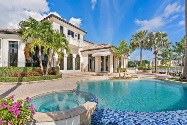 Exterior, Pool, Water