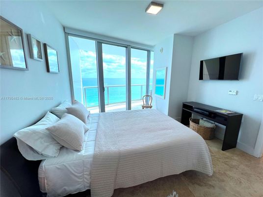 Bedroom, Interior, Water