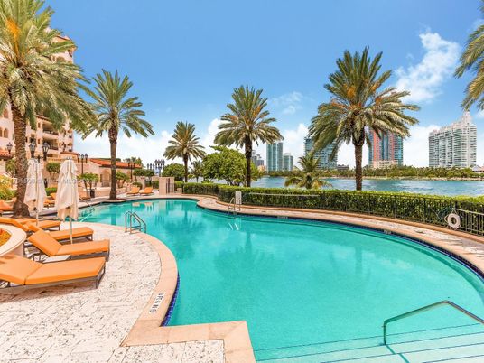 Exterior, Pool, Water