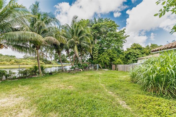 Backyard, Exterior, Lake