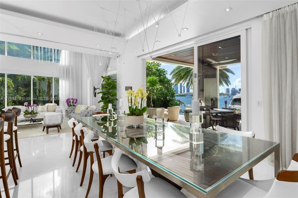 Dining room, Interior, Pendant Lights, Recessed Lighting