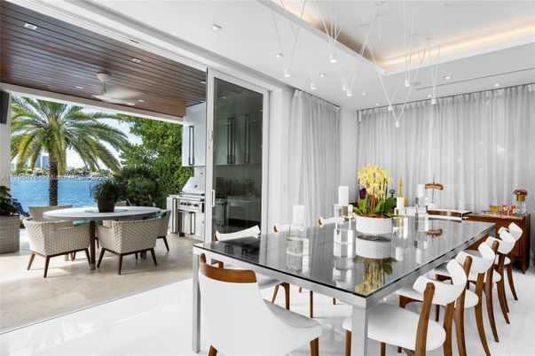 Dining room, Interior, Pendant Lights, Recessed Lighting, Water
