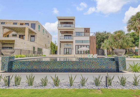 Exterior, Facade, Condo Building