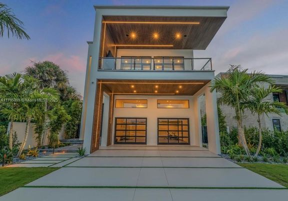 Attached, Exterior, Facade, Modern