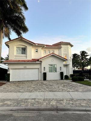 Attached, Exterior, Facade, Spanish Mediterranean