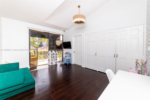 Interior, Pendant Lights, Wood Texture Flooring