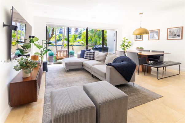 Dining room, Interior, Living room, Pendant Lights