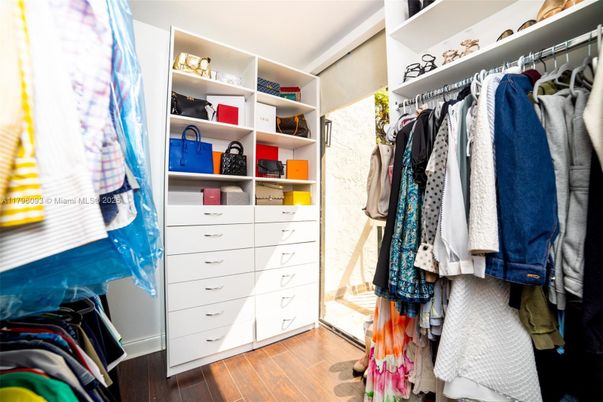 Interior, Walk-in Closets, Wood Texture Flooring