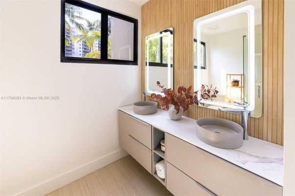 Bathroom, Dual Sink Vanities, Interior