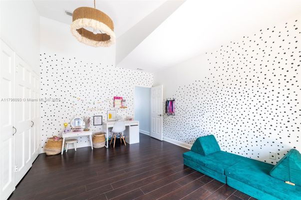 Interior, Pendant Lights, Wood Texture Flooring
