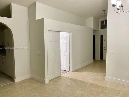 Empty room, Interior, Pendant Lights