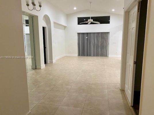 Empty room, Interior, Recessed Lighting