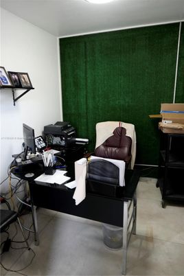 Home Office, Interior