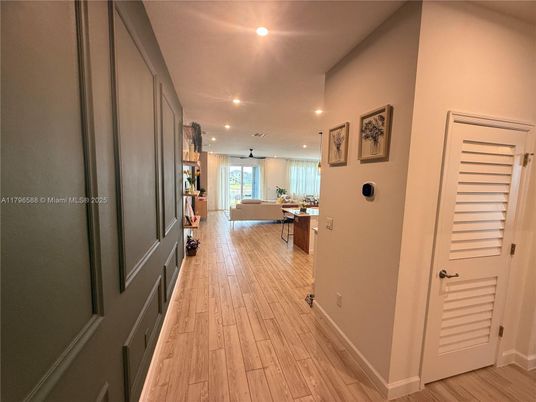 Interior, Recessed Lighting, Wood Texture Flooring