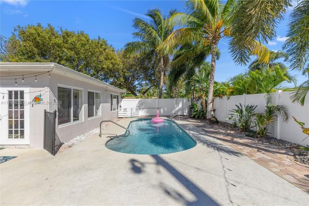 Exterior, Pool