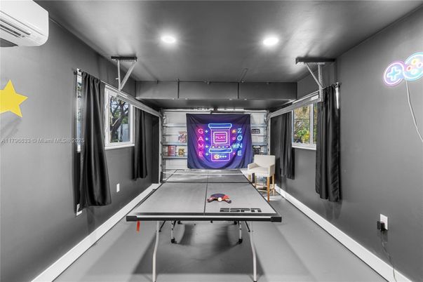 Game Room, Interior, Recessed Lighting