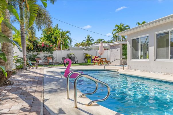 Exterior, Pool