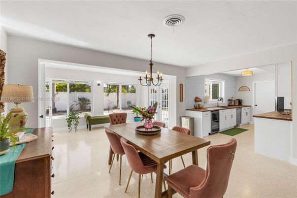 Chandelier, Dining room, Interior, Kitchen