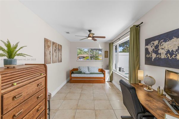 Home Office, Interior