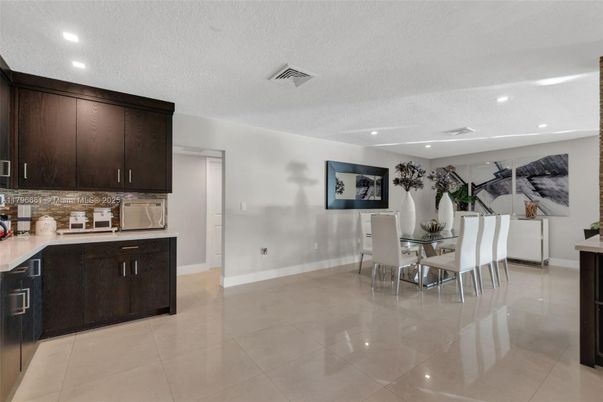 Dining room, Interior, Kitchen, Recessed Lighting