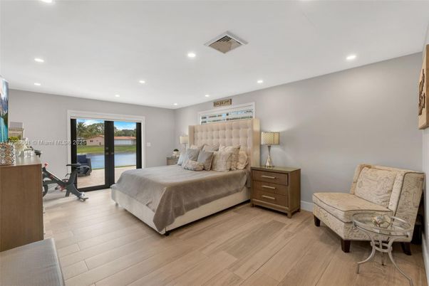 Bedroom, Fitness Equipment, Interior, Recessed Lighting, Wood Texture Flooring