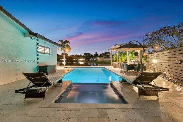 Exterior, Pool