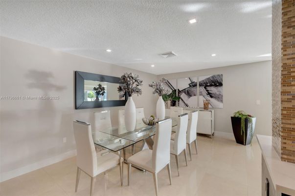 Dining room, Interior, Recessed Lighting