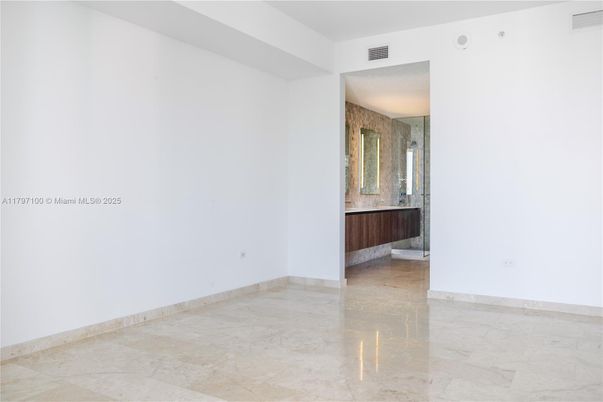Bathroom, Empty room, Interior, Recessed Lighting