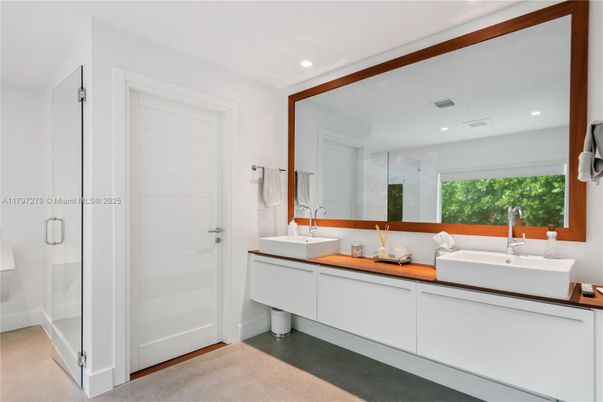 Bathroom, Dual Sink Vanities, Interior, Recessed Lighting